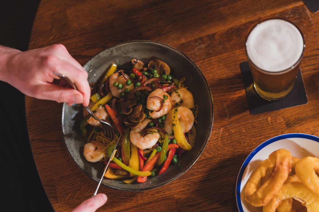 prawn stirfry, pint and onion rings at The Crowes Nest Enniksillen